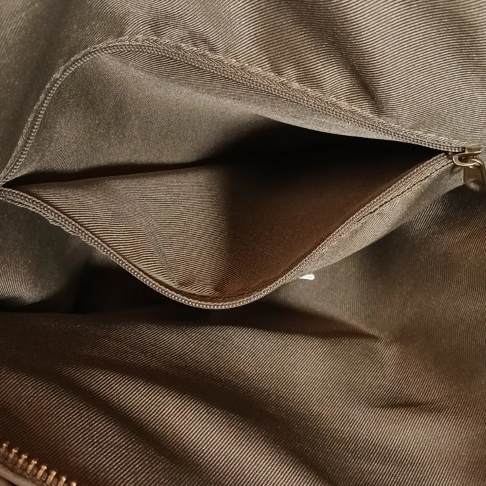 Universal Thread Handbag - Picture 10 of 10